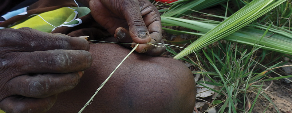 Evonne Munyungu from Bula’bula Arts in Ramingining NT, makes string from sand palm. Photo Kate Riley.
