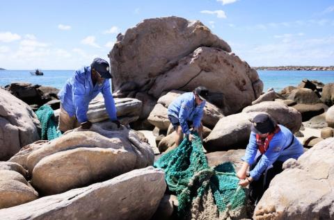Anindilyakwa Land and Sea Rangers in action