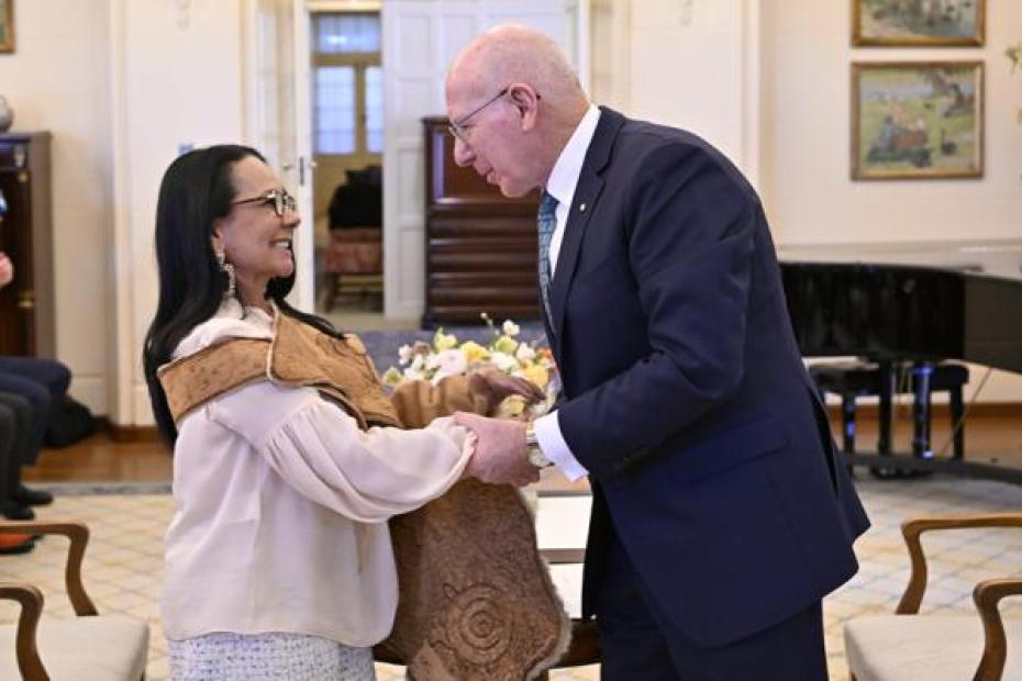 Image of The Hon Linda Burney MP with His Excellency General the Honourable David Hurley AC DSC (Retd) being sworn in at Government House. Minister Burney is wearing a kangaroo skin cloak over her shoulders. Image courtesy of the Department of Parliamentary Services, AUSPIC.